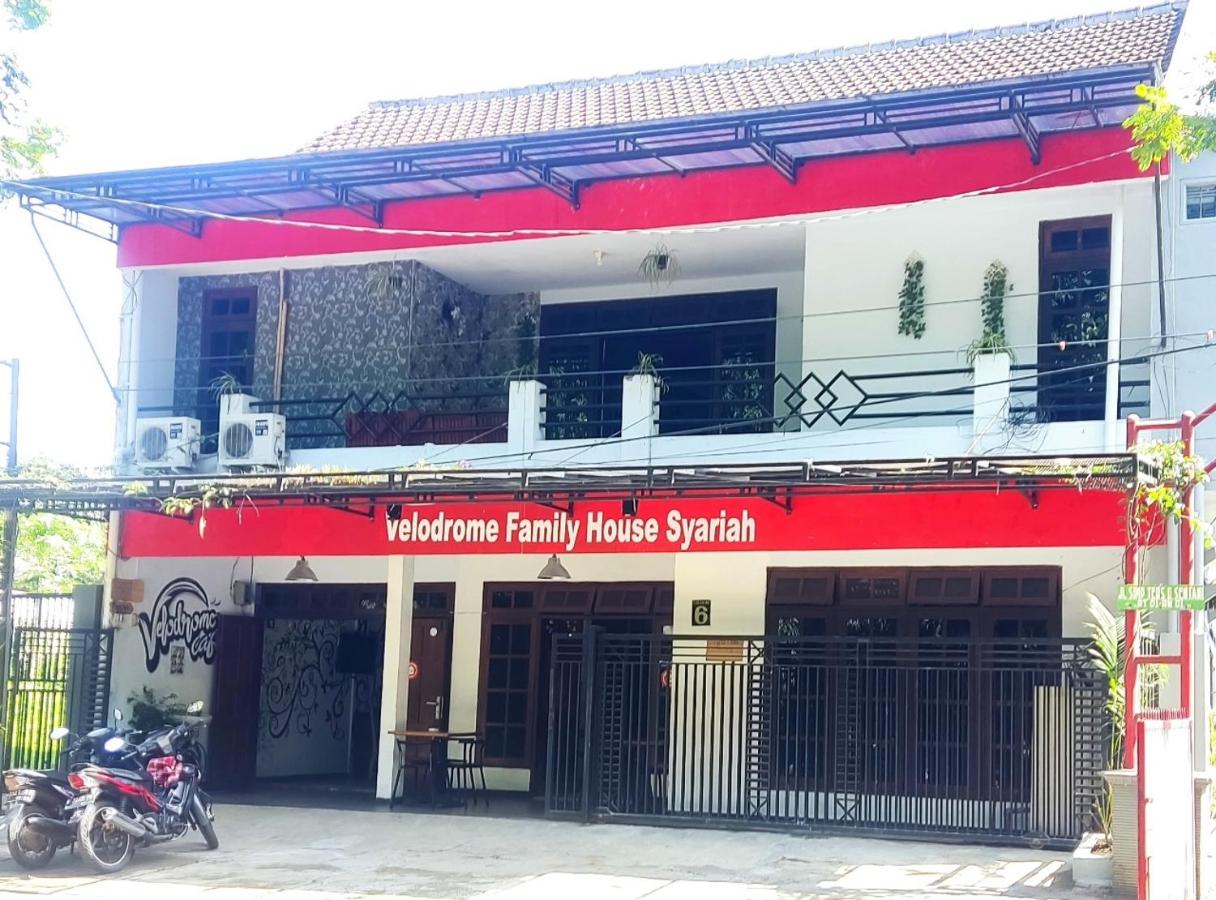 Velodrome Family House Syariah - Chambres d'hôtes Ngadipuro Lor