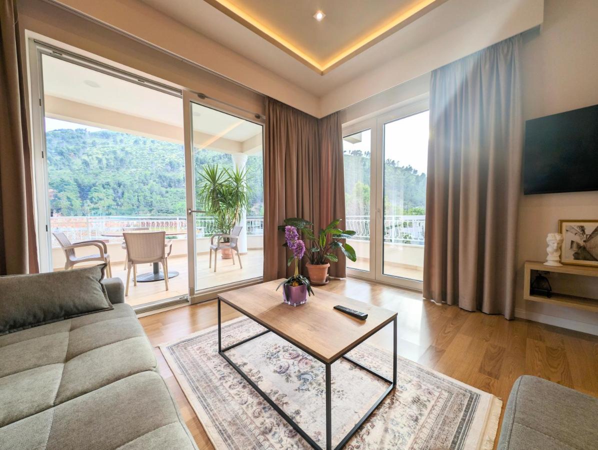 Villa with Garden and Veranda - Chambres d'hôtes Berat