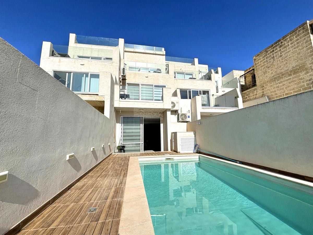 All Nations Duplex with Pool - B&B