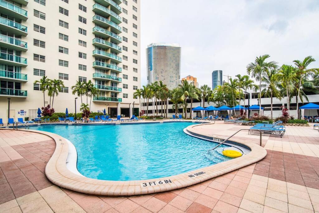 Beautiful holiday apartment in Ocean Recerve near beach - B&B Sunny Isles Beach