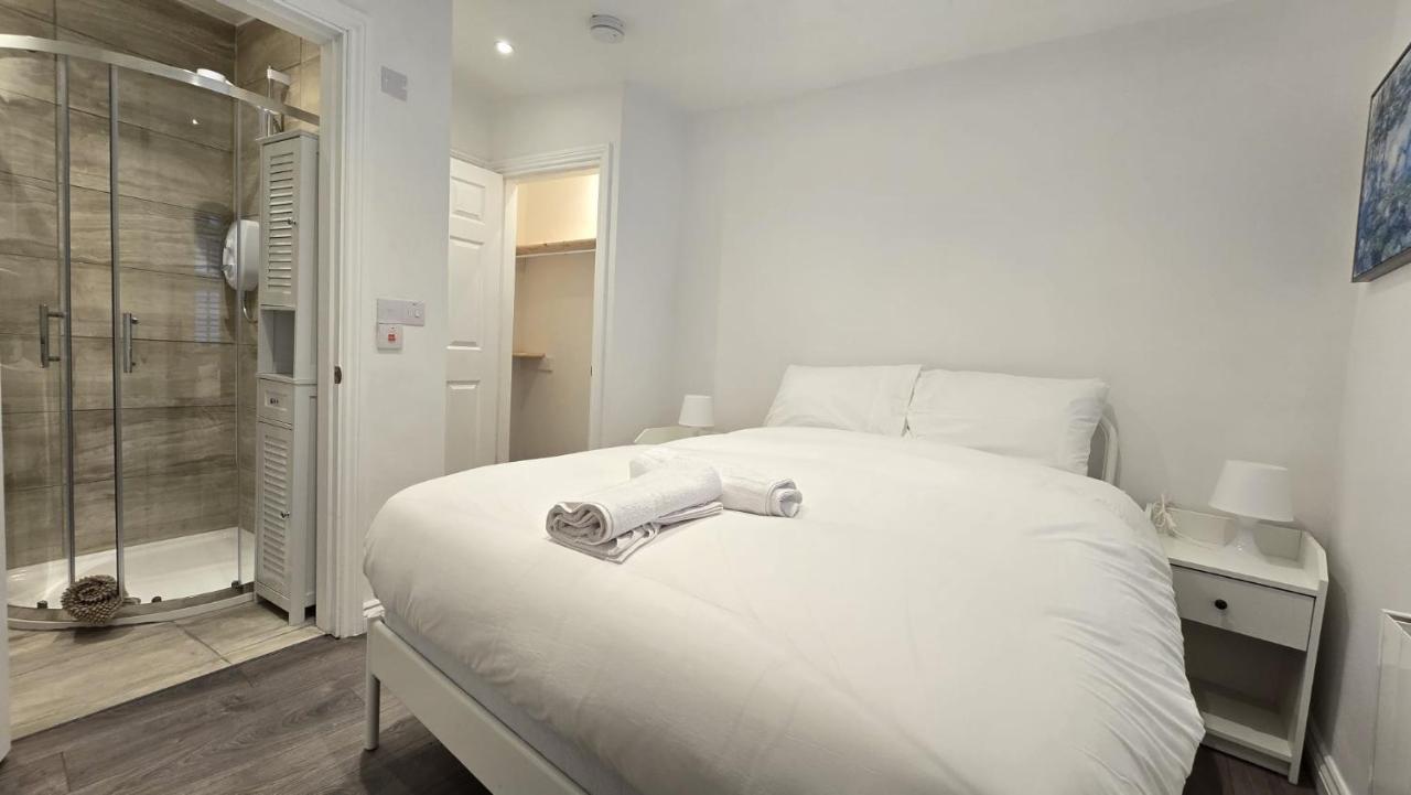 Central & Stylish, Two Bed, Two Bath - B&B