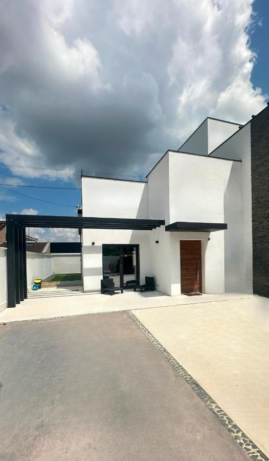 Casa 61- Villa 9 personnes, 15 min de Paris, Disney, Saint-Maur des Fossés - B&B Saint-Maur-des-Fossés