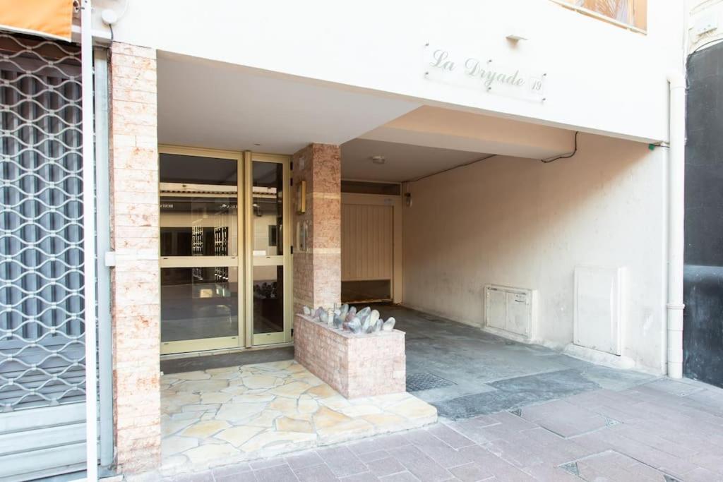 A10 Staywizus -1 BDR Heart of Juan les Pins 5 min Sea - AC & Balconies - Chambres d'hôtes Antibes