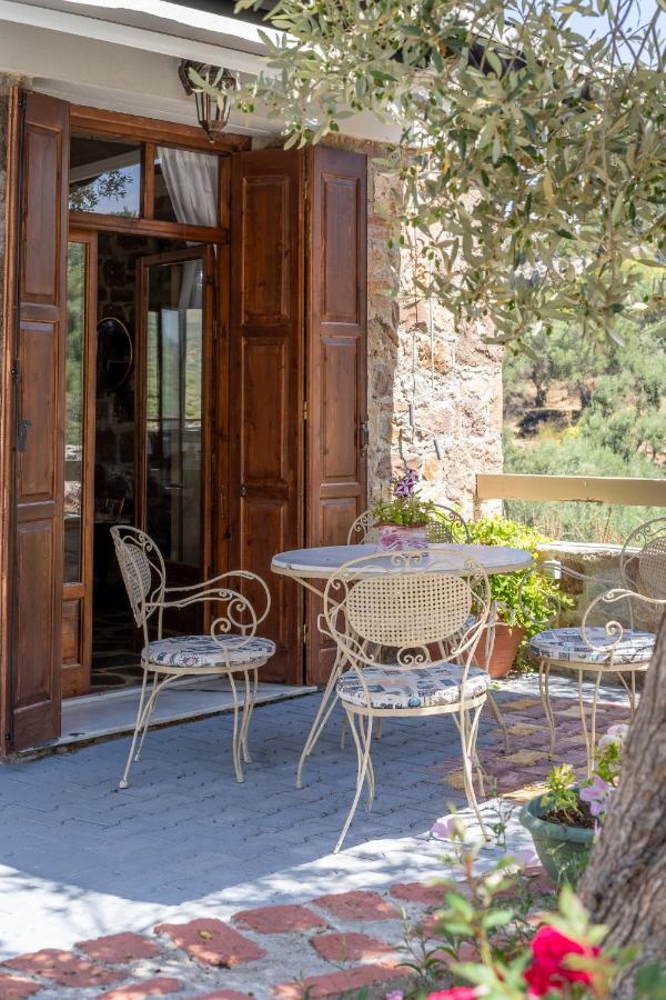 Seaview Two Bedroom Villa in Yera Bay, Lesvos - B&B Pérama