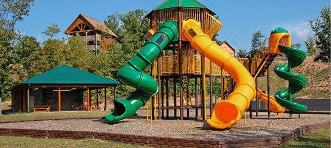 High Mountain Mist A Beautiful 4 Bedroom Cabin in Starr Crest Resort with hot tub and pool table - Chambres d'hôtes Sevierville