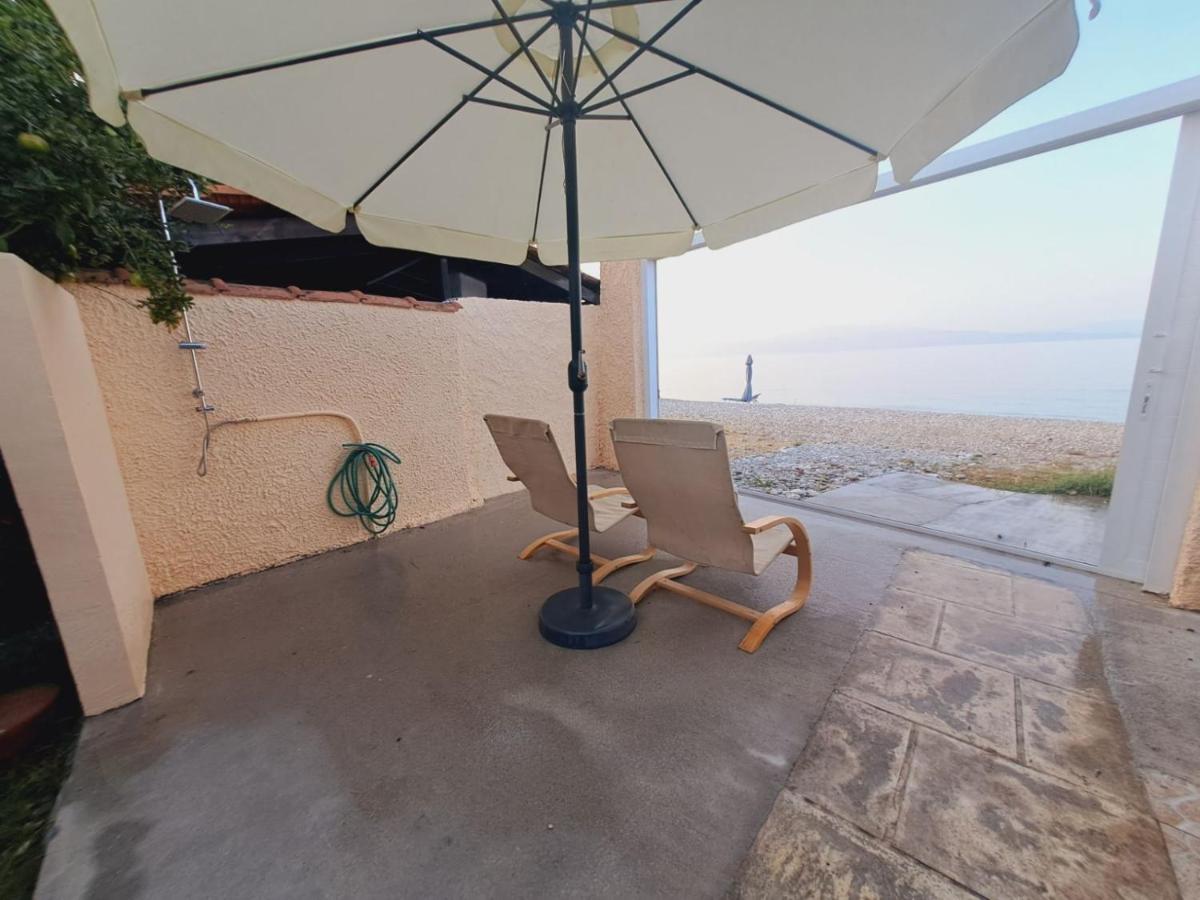Aigeira Seafront vacation homes 1st floor - B&B Oikonomaíika