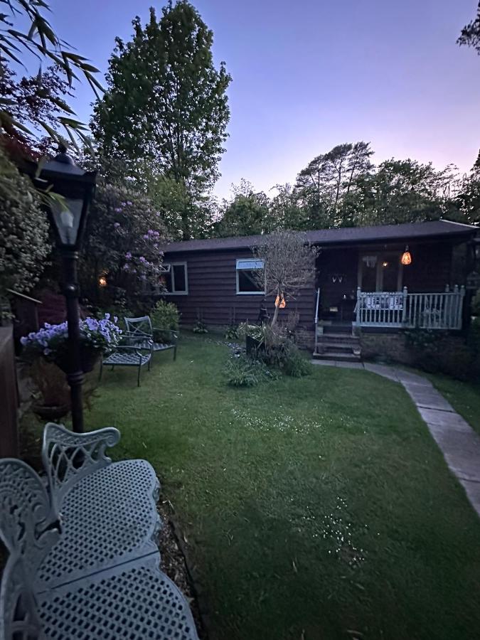 The Cabin, Roundabout Lane - B&B West Chiltington