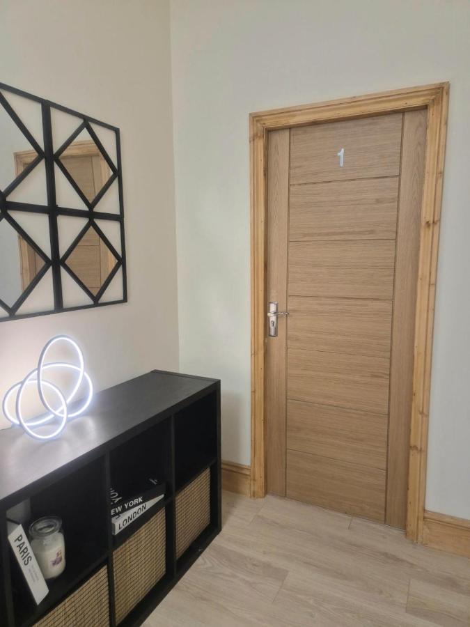 Rooms in Manchester 6 minutes Drive to Victoria Station - B&B