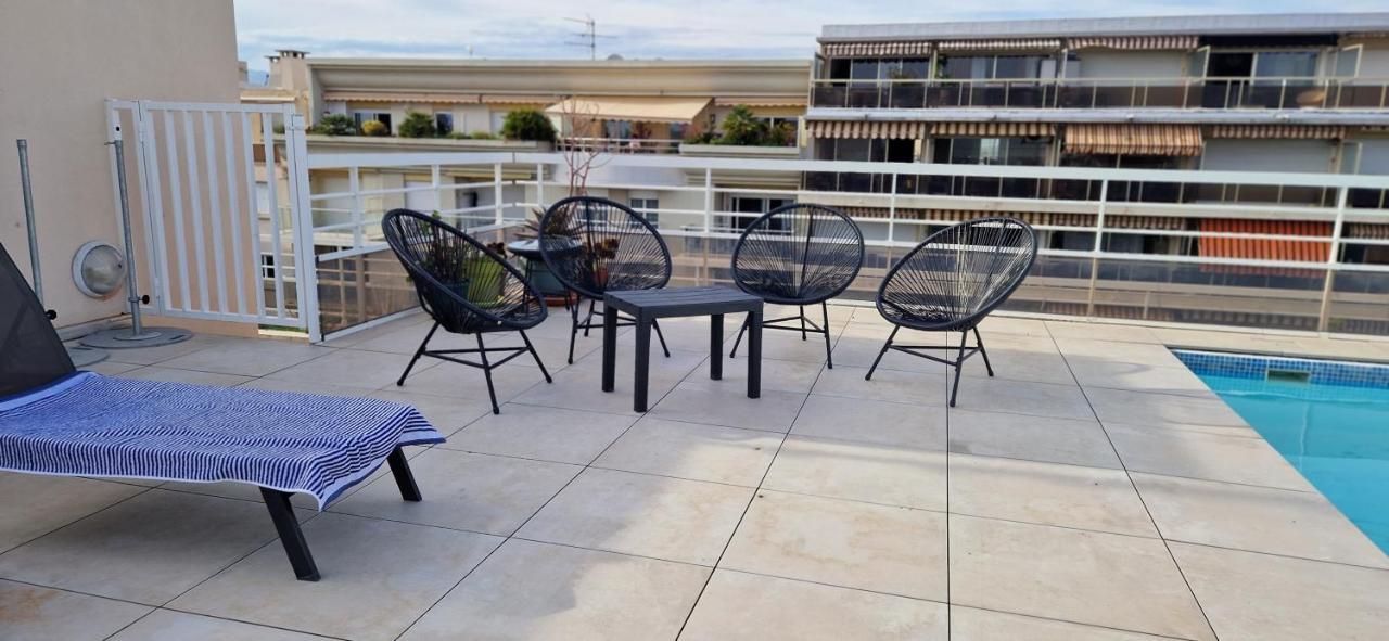 Juan 4 prs, clim, 300m plage, piscine, parking - B&B Antibes