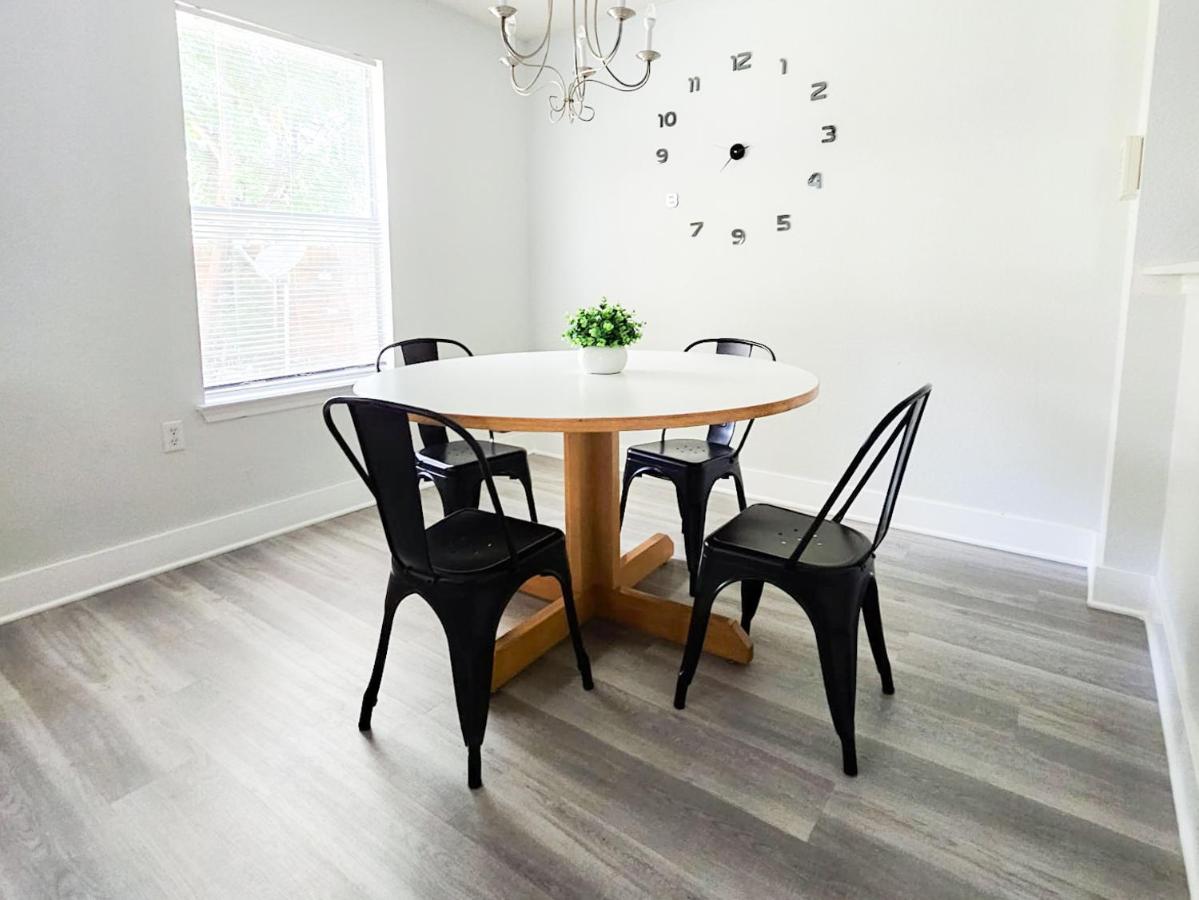 Cozy Home Near Downtown Austin And Airport - Chambres d’hôtes Austin
