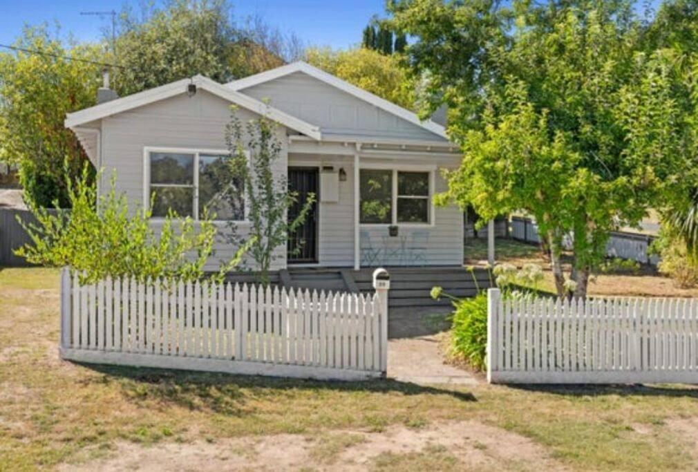 Gwen's Cottage on King - B&B