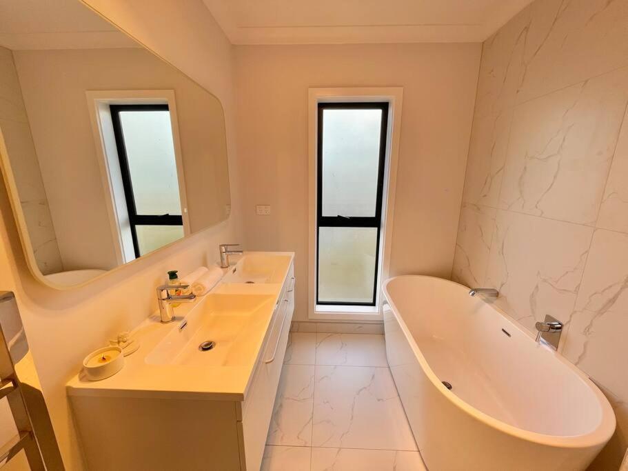 Morden spacious new house - Chambres d’hôtes