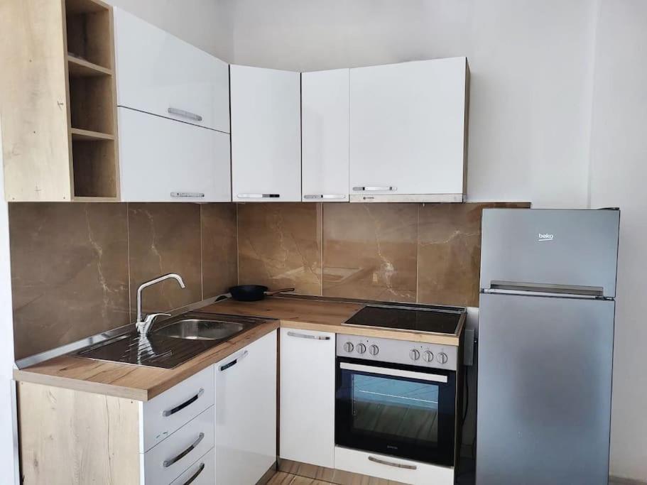 Jazaj Apartment Tirana Haven - B&B
