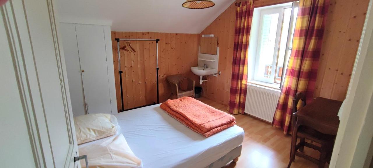 Appartamento con 3 Camere da Letto e Vista Montagna
