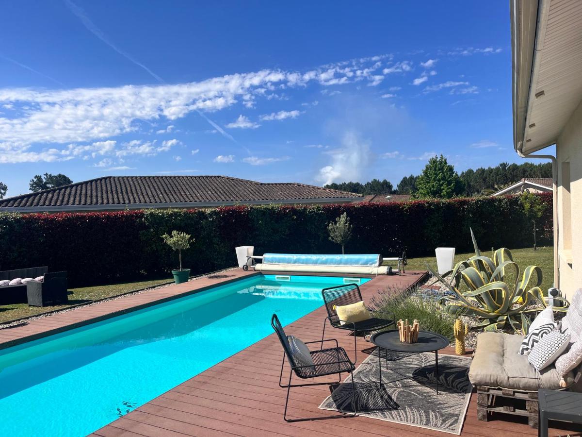 Villa climatisée avec piscine et pool house atypique - Chambres d’hôtes Biganos