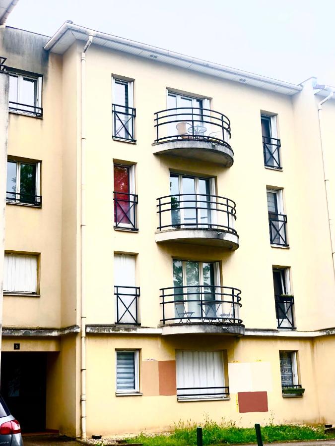 Superbe Appartement tout équipé, Coins cosy à Metz gare, 50M2, Parking privé, Balcon, 2p - Chambres d'hôtes Metz