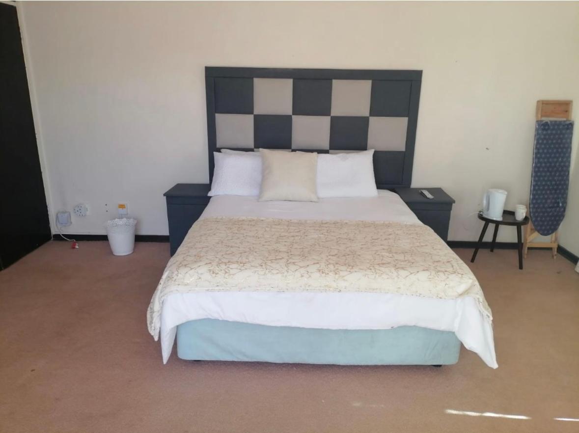 The Pele Guest House - B&B