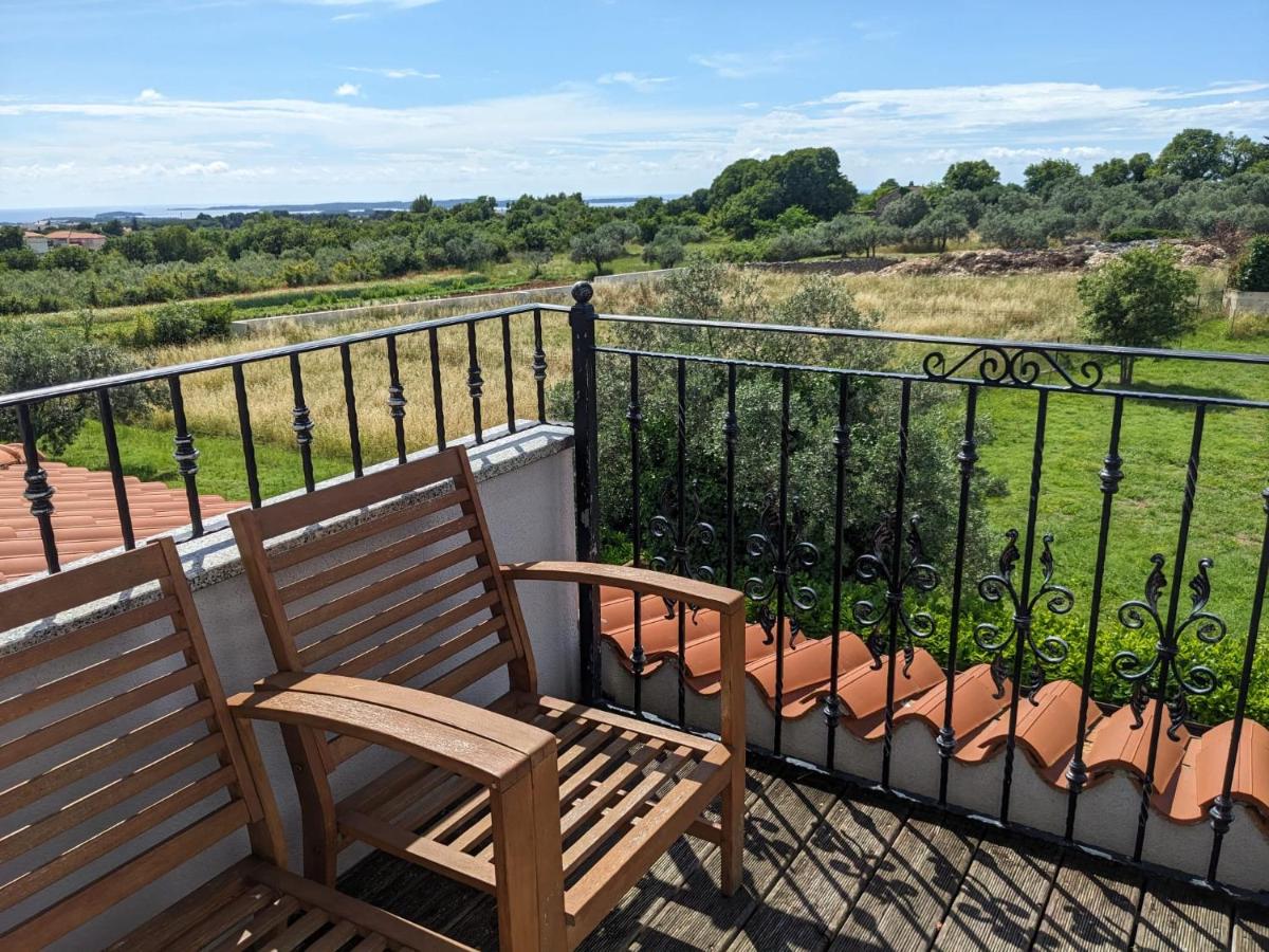 Sea view apartment - B&B Gallesano