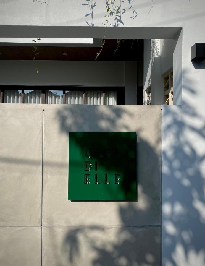 Casa di Elle, your finest BERAWA hideaway, BRAND NEW Rooftop villa, near FINNS Beach Club - Ferienwohnung Canggu