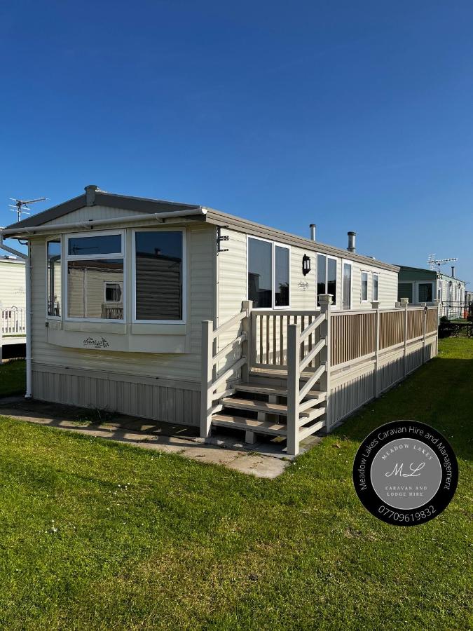 Bell Bank C8 - pet friendly, bed linen, close to bars and shops - Meadow Lakes Caravan & Lodge Hire - B&B Chapel Saint Leonards