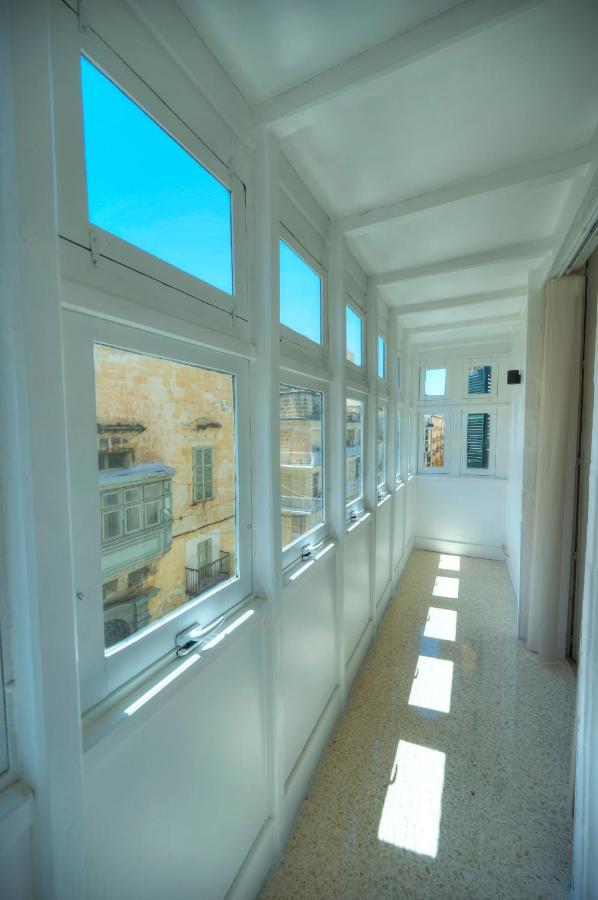 Bright Valletta Apartment with Maltese Balcony - B&B Valletta