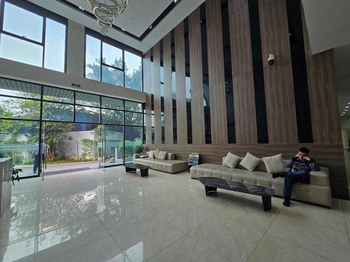 Trinity - 3 BR Lakeview Apartment - entire property - Bed and Breakfast Hanoi