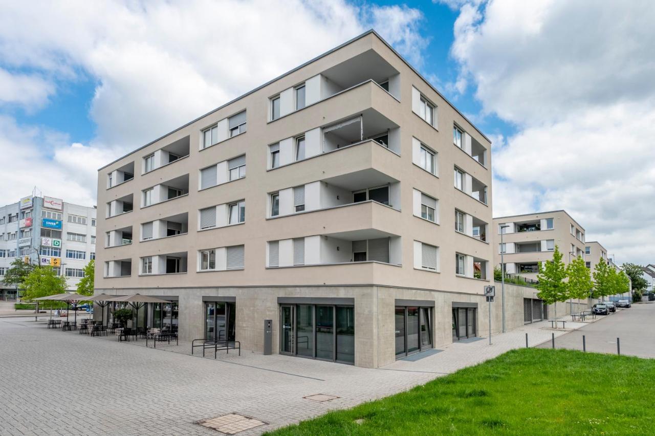 EXQUIS 2BR Design Apartment LOUIS I Parking I Balcony I Mercedes-Benz I Family-friendly - Chambres d'hôtes Böblingen