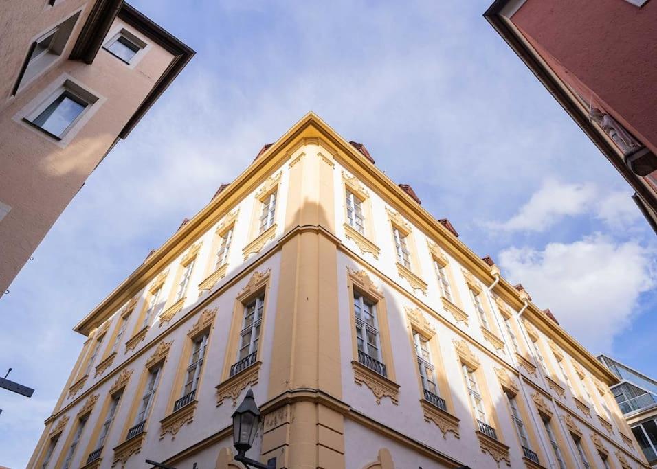 Barockes Wohnen am Marktplatz-Stadtmitte - Chambres d’hôtes