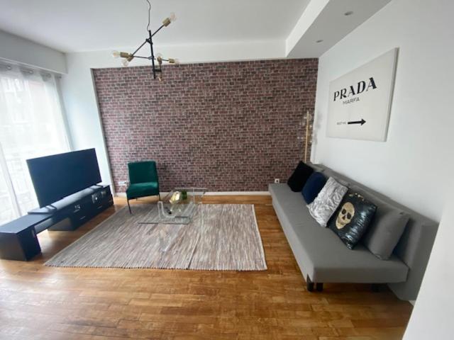 Apartamento de 1 Dormitorio con balcón y vistas a la ciudad