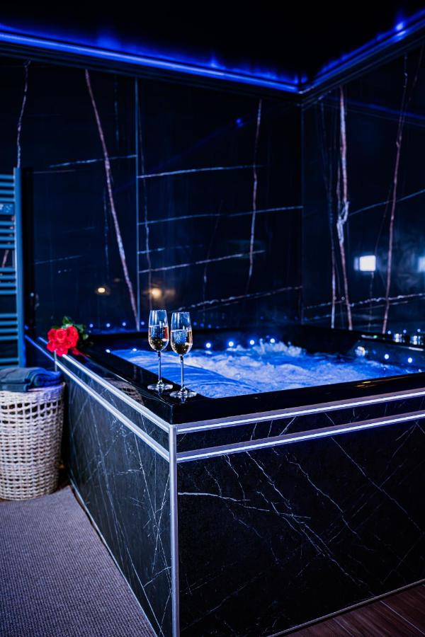 ROMANCE ROOM & LOVE - JACUZZI - PARKING - Menton - Ferienwohnung