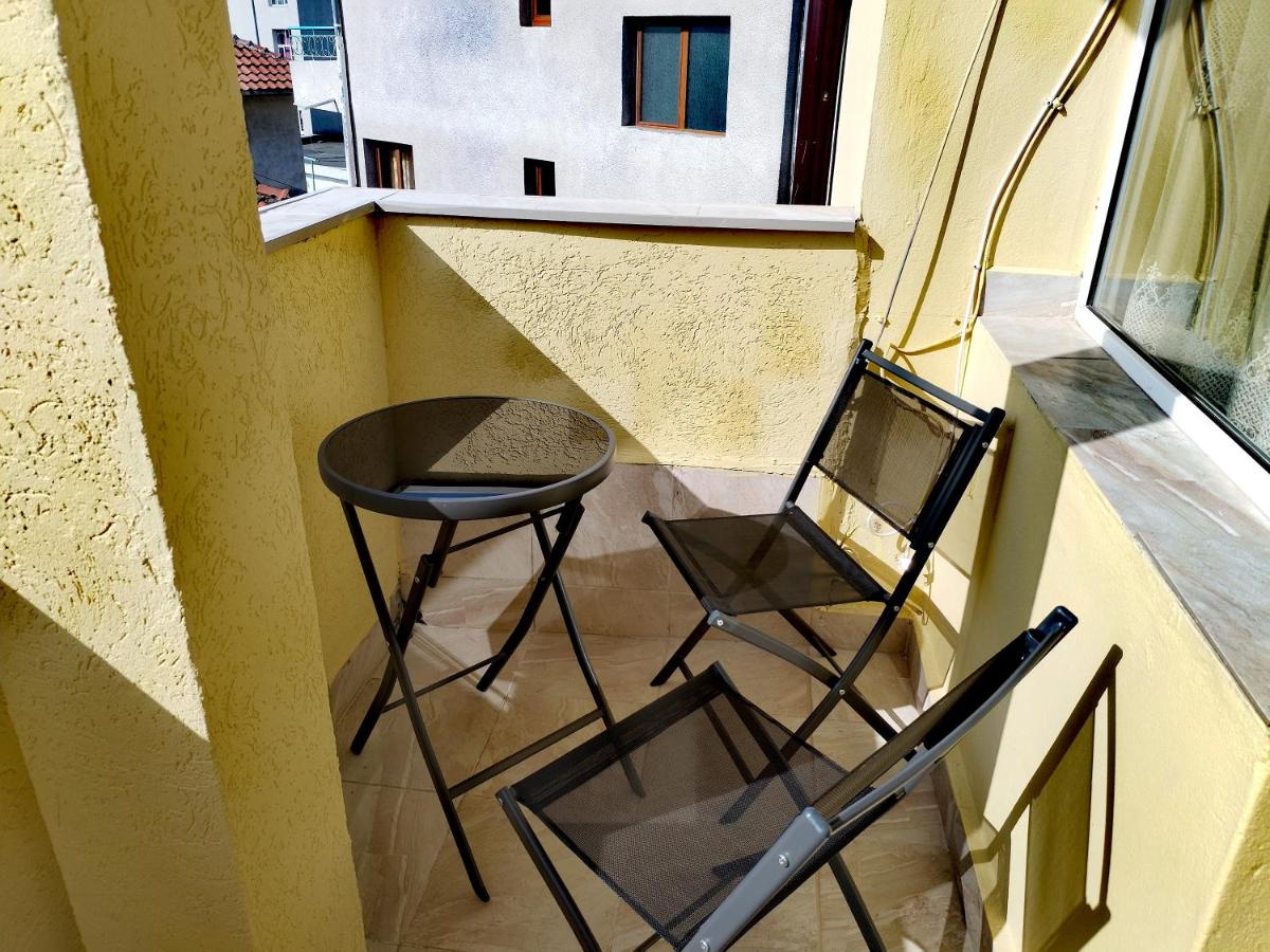 Deluxe Double Room with Side Sea View