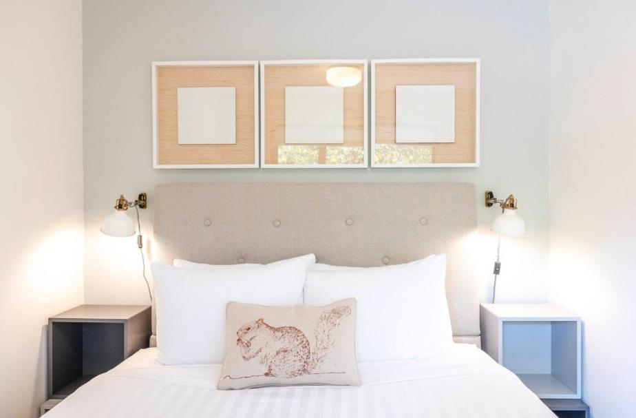 Three-Bedroom Apartment with Mountain View