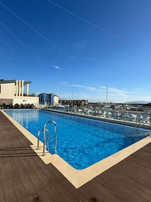 Luxury 1 bed with Pool and Sea Views - B&B