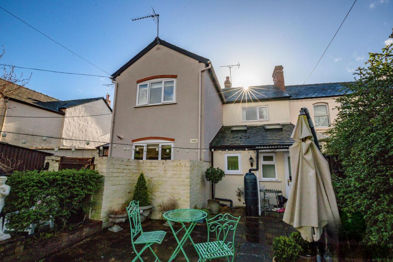 Host & Stay - Over the Bridge Cottage - Bed and Breakfast Hereford