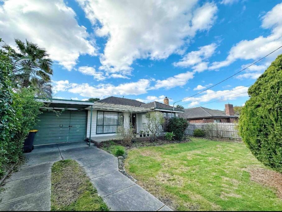 Nice 3 bedroom House Mt Waverley - B&B