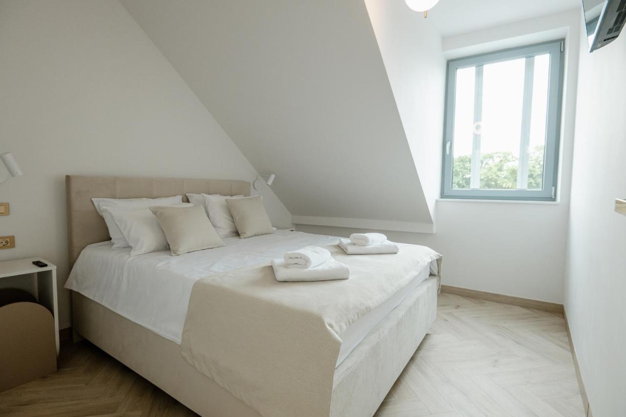 One-Bedroom Premier Apartment