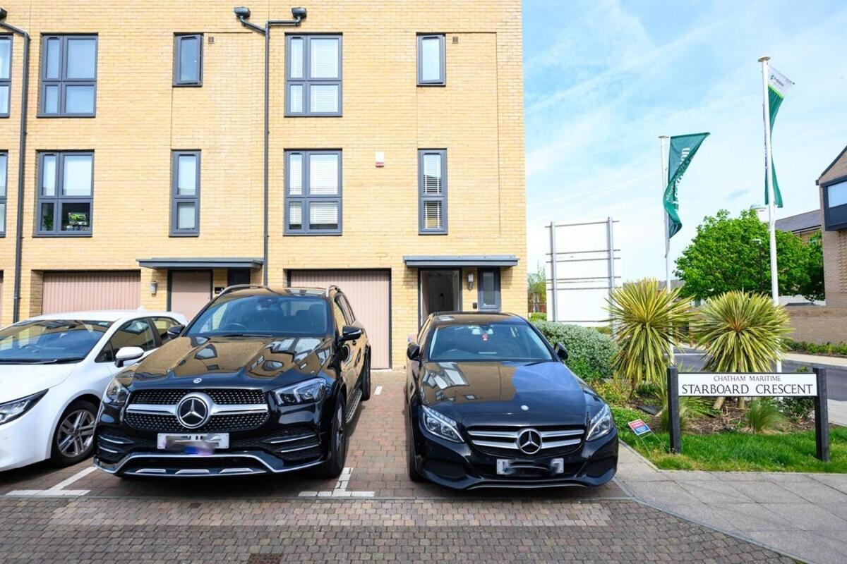Luxury 5 Bedroom House With Parking - B&B