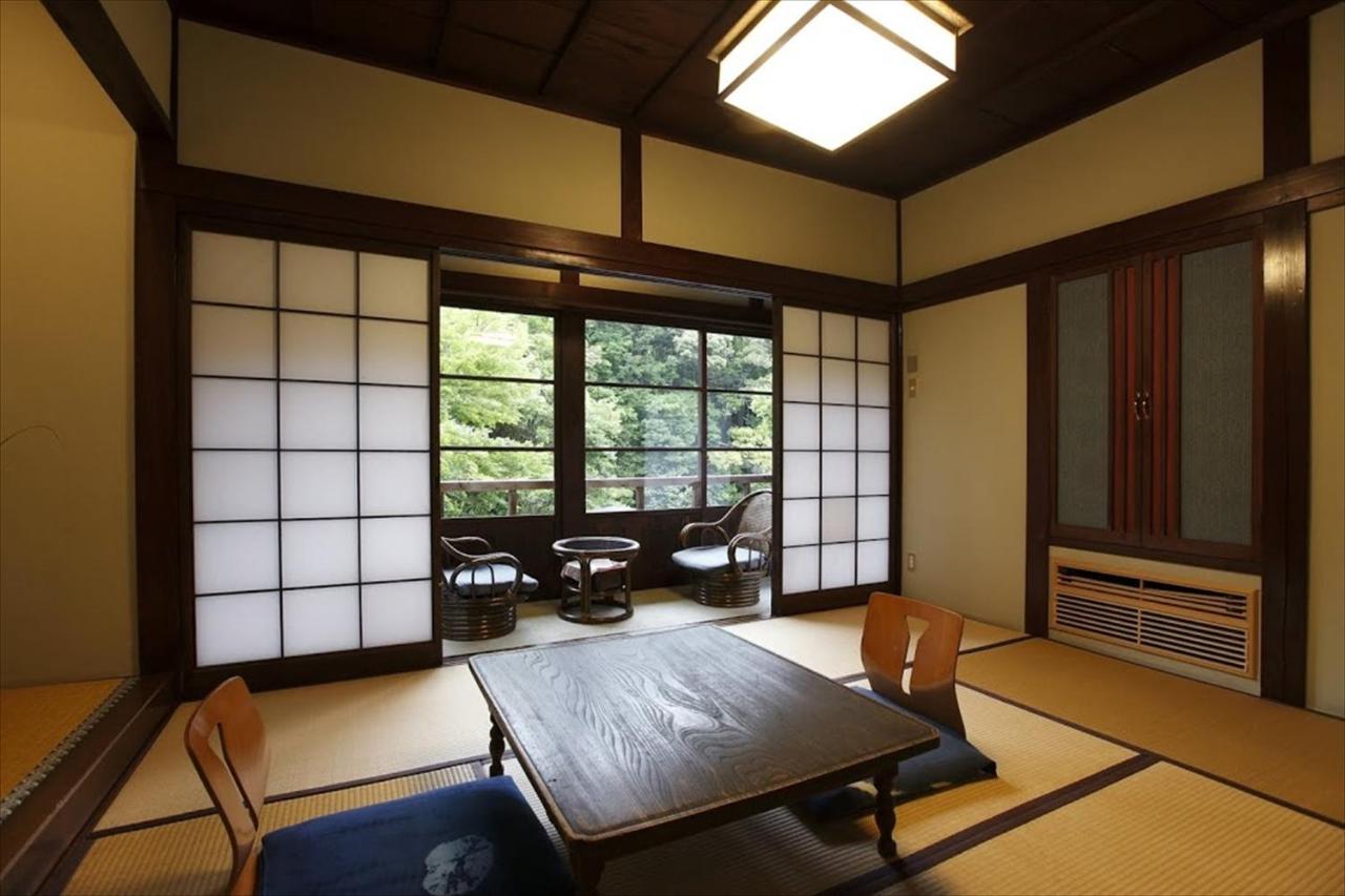 Chambre Lits Jumeaux de Style Japonais avec Salle de Bains Commune