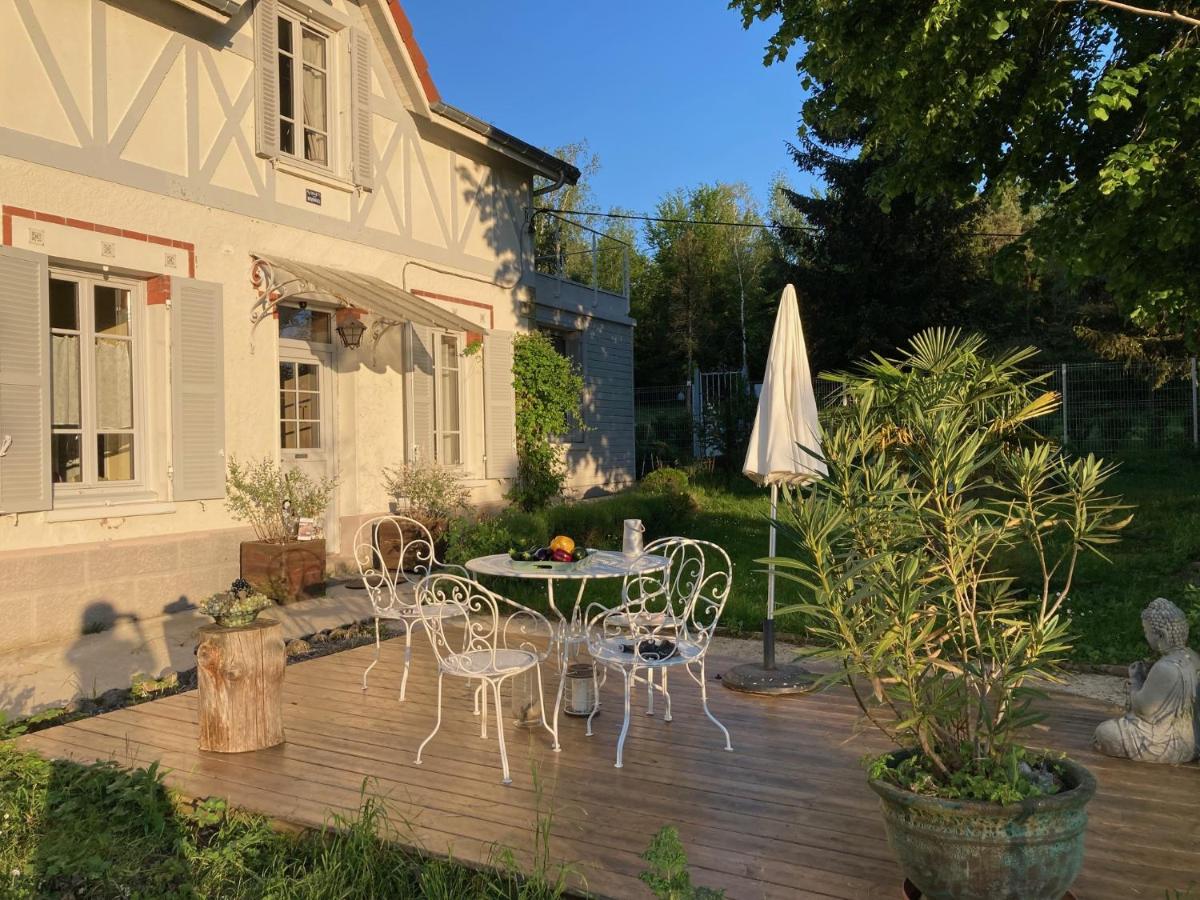 "Aux Chants des Oiseaux" Domaine de la Renardière - B&B