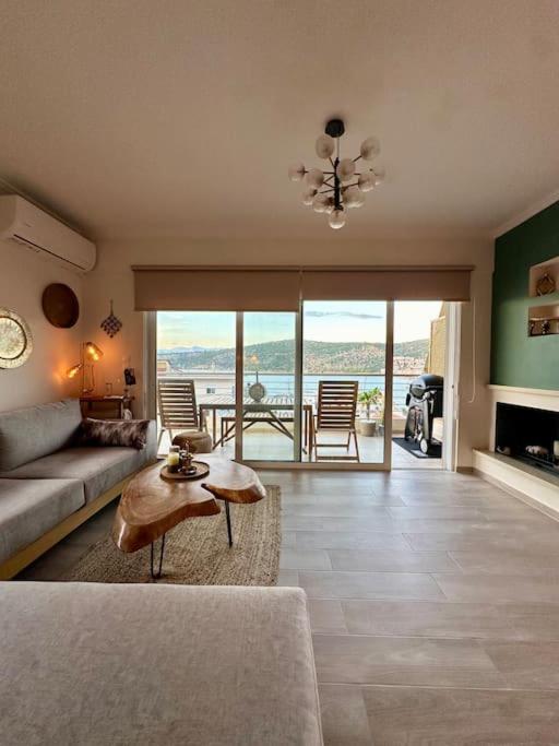 Angel Luxury Aptm Amfilochia - Bed and Breakfast