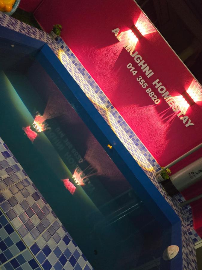 Al Mughni Homestay Temerloh with Private Pool - B&B