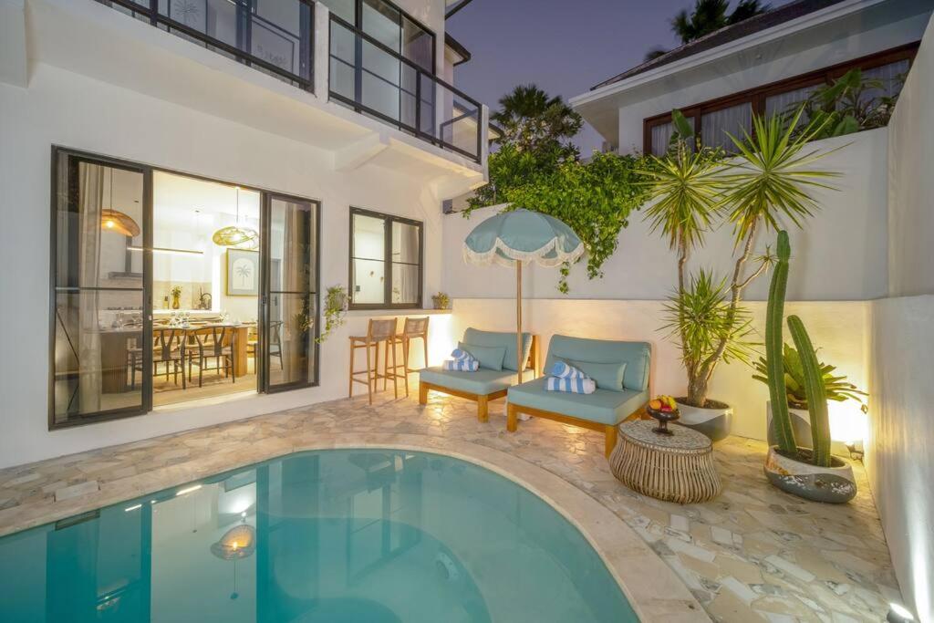 Casa Solace - New! Sparkling villa in the heart of Berawa or Canggu - B&B Canggu