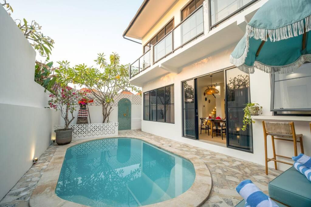 Casa Solace - New! Sparkling villa in the heart of Berawa or Canggu - Chambres d'hôtes Canggu