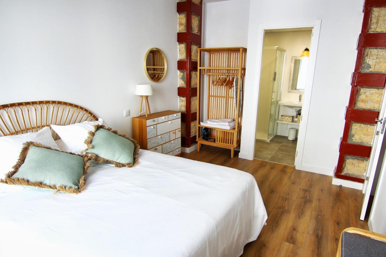 Deluxe One-Bedroom Apartment