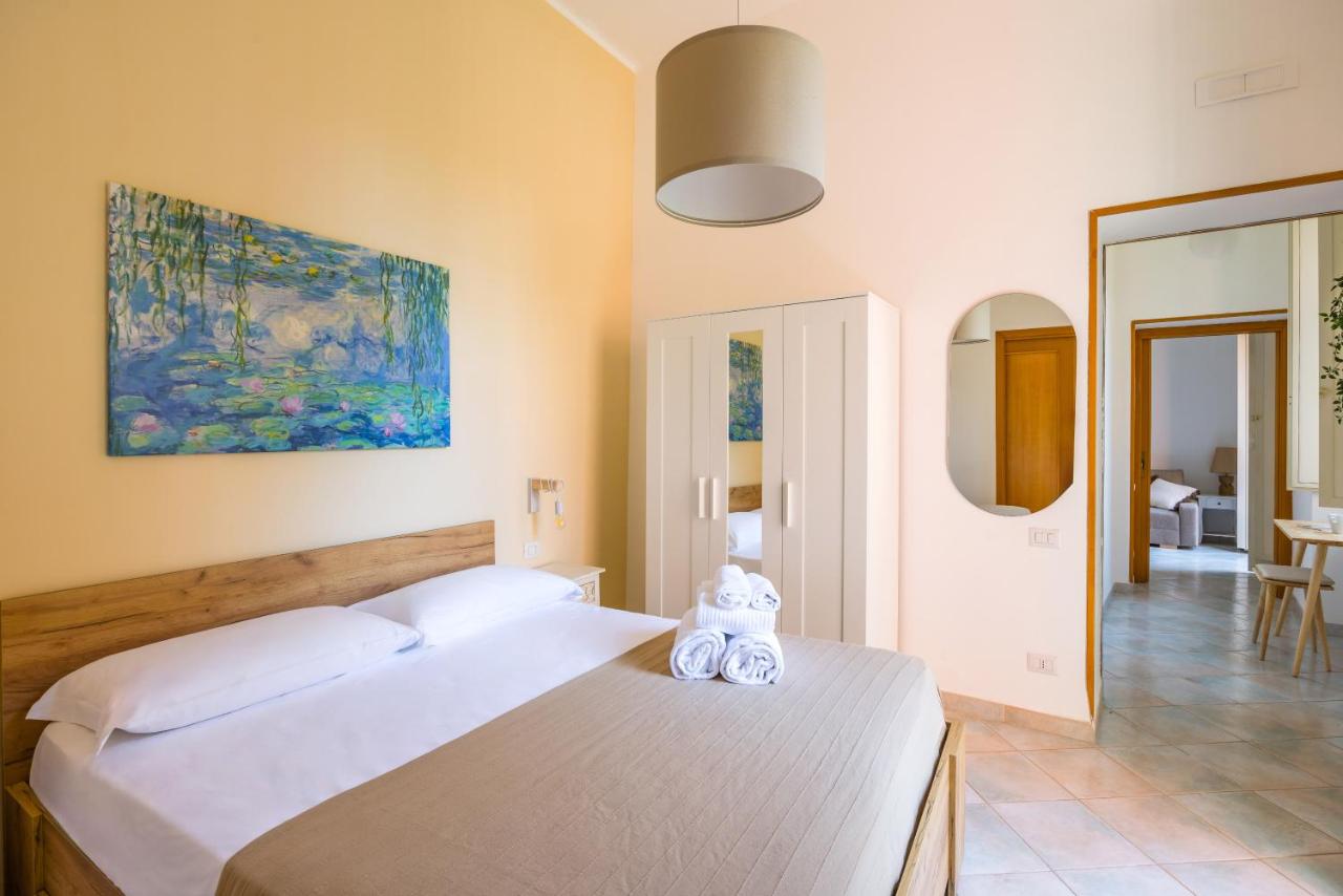 Smooth Vibes at Chiaia by NapoliApartments - Bed and Breakfast Napels
