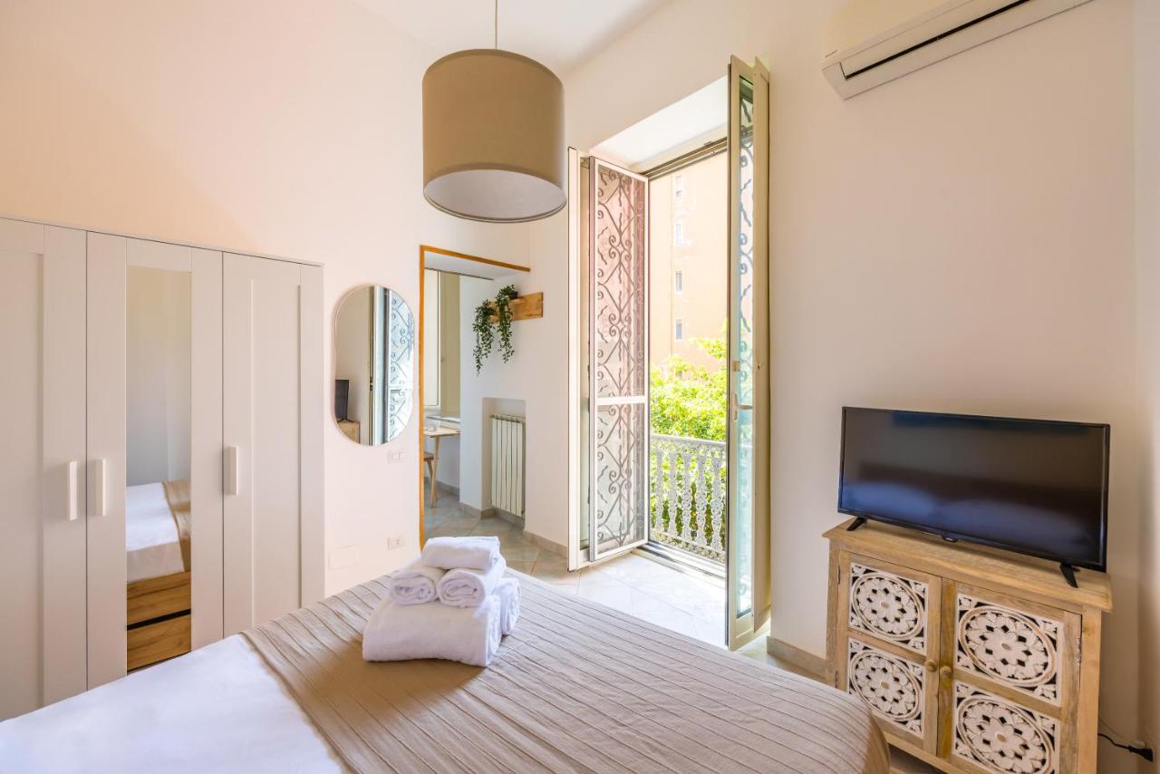 Smooth Vibes at Chiaia by NapoliApartments - Chambres d’hôtes Naples