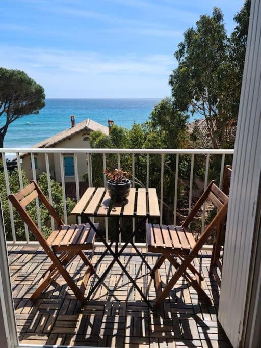 LES SABLETTES LES PIEDS dans L'EAU - B&B