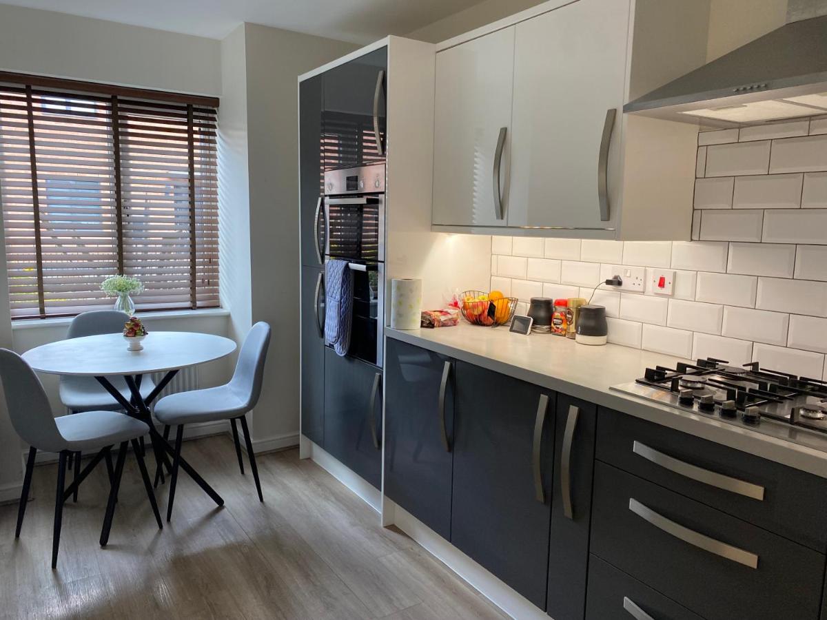 Rooms in Beautiful Home in Wolverhampton! - Bed and Breakfast