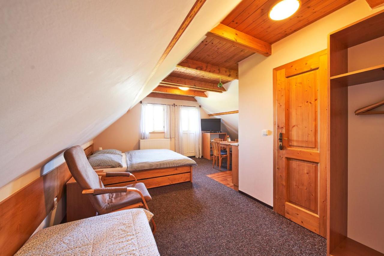 Dreibettzimmer mit eigenem Bad