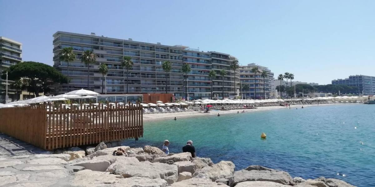 Studio terrasse face à la plage JUAN LES PINS - Chambres d'hôtes Antibes